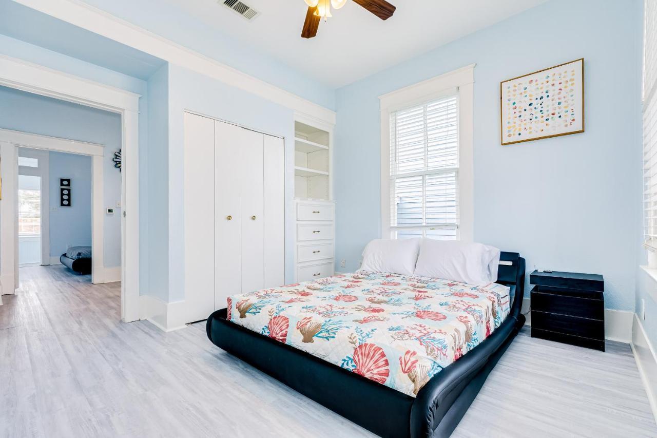 Ocean Waves Villa Galveston Bagian luar foto